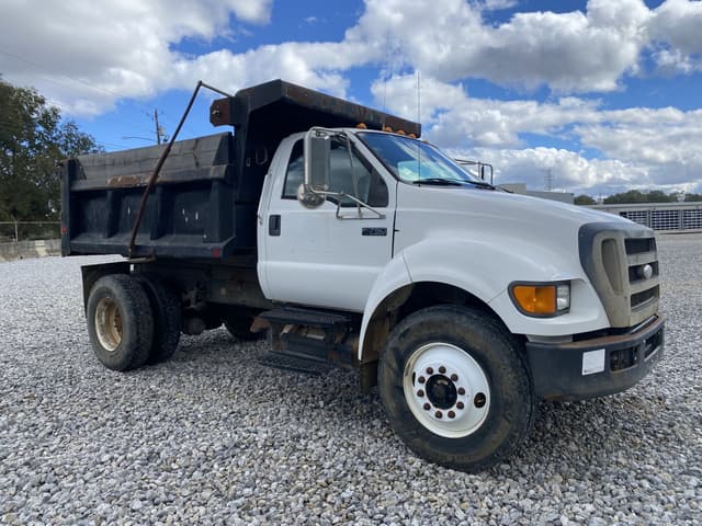 Image of Ford F-750 equipment image 3