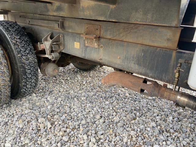 Image of Ford F-750 equipment image 4