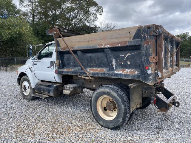 Image of Ford F-750 equipment image 1