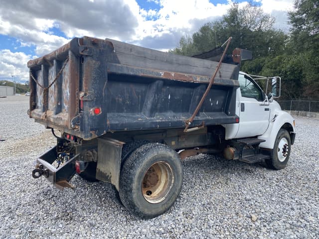 Image of Ford F-750 equipment image 2