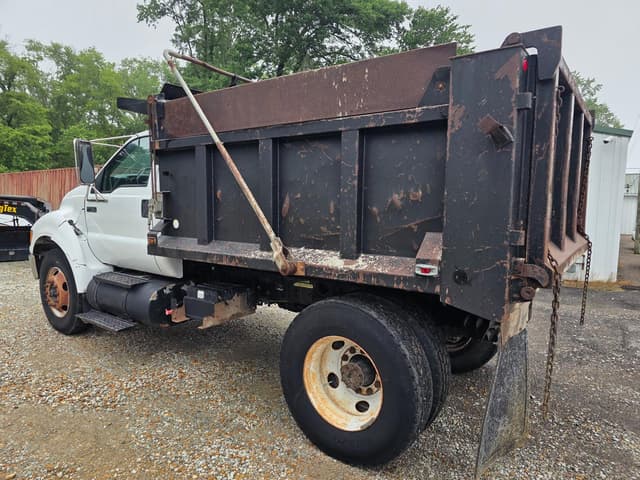 Image of Ford F-750 equipment image 4