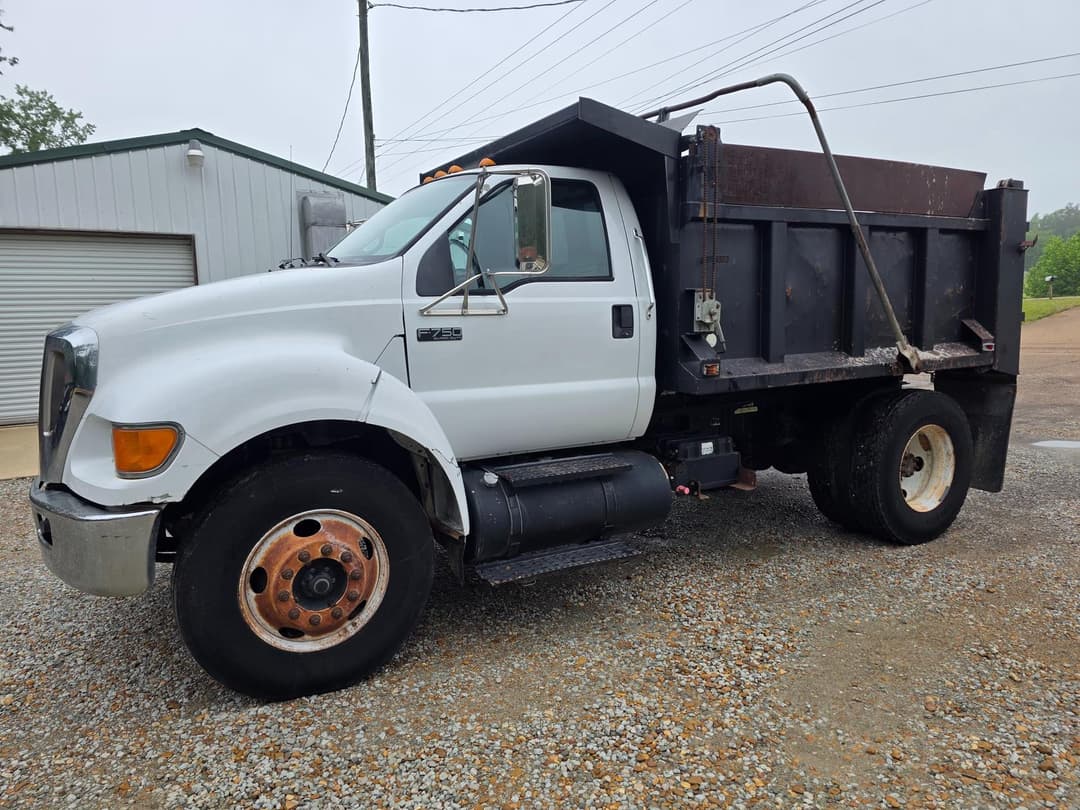 Image of Ford F-750 Primary image