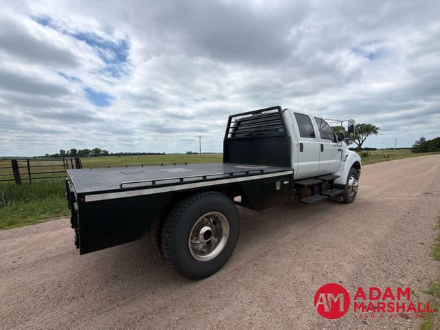 Image of Ford F-750 equipment image 3