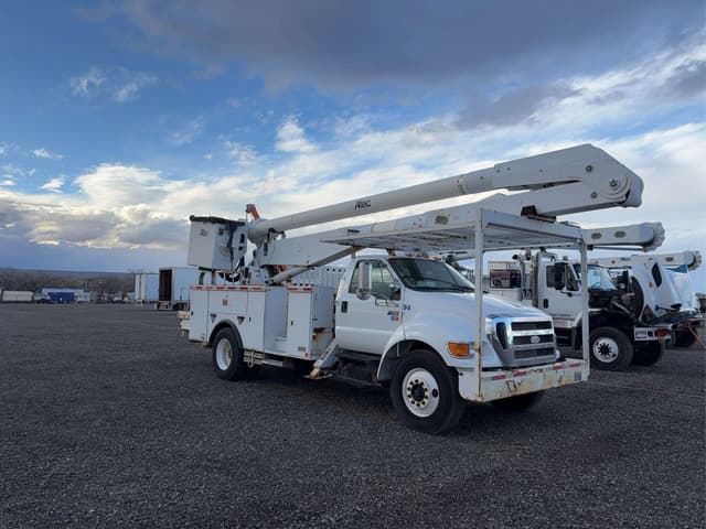 Image of Ford F-750 equipment image 2