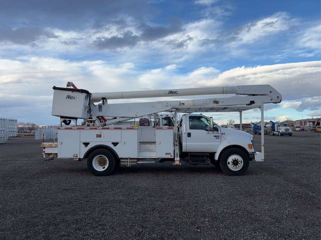 Image of Ford F-750 equipment image 3