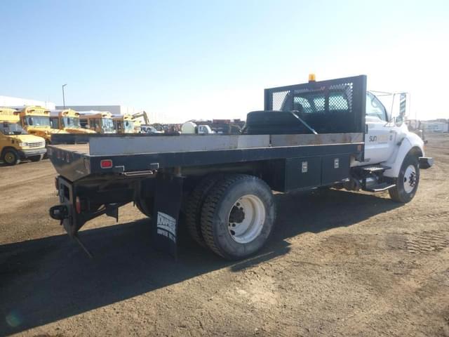 Image of Ford F-750 equipment image 2