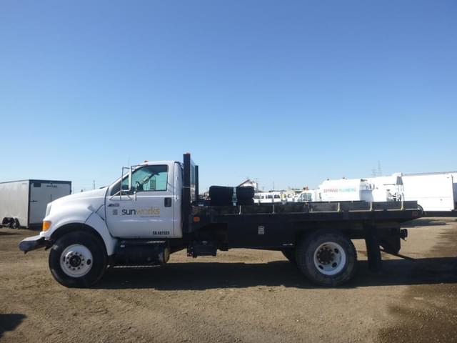 Image of Ford F-750 equipment image 4