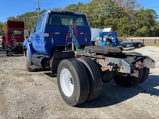 Image of Ford F-750 equipment image 1