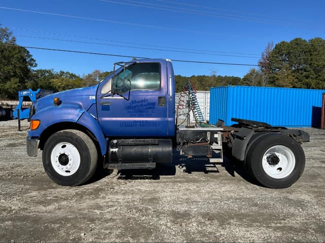 Image of Ford F-750 equipment image 3