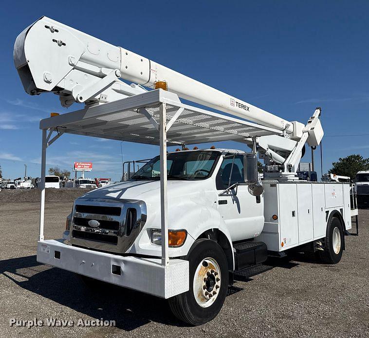 Image of Ford F-750 Primary image