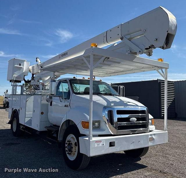 Image of Ford F-750 equipment image 2