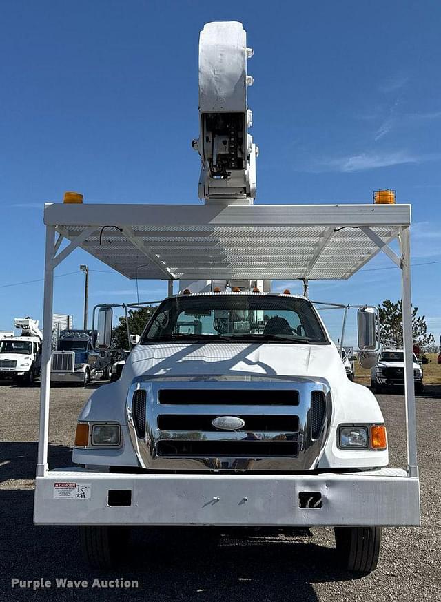 Image of Ford F-750 equipment image 1