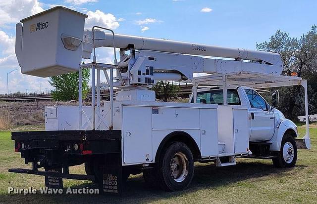 Image of Ford F-750 equipment image 4