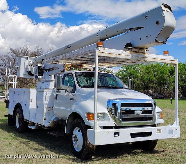 Image of Ford F-750 equipment image 2