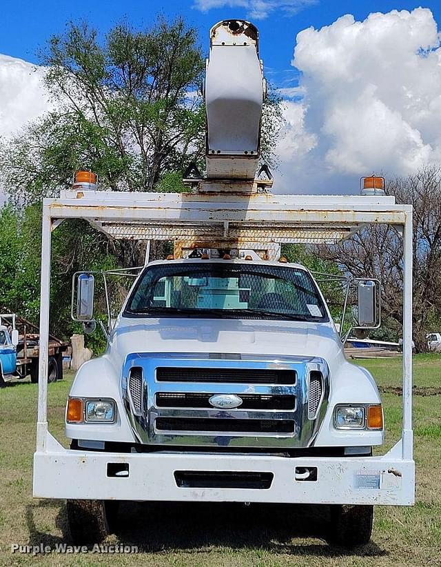 Image of Ford F-750 equipment image 1