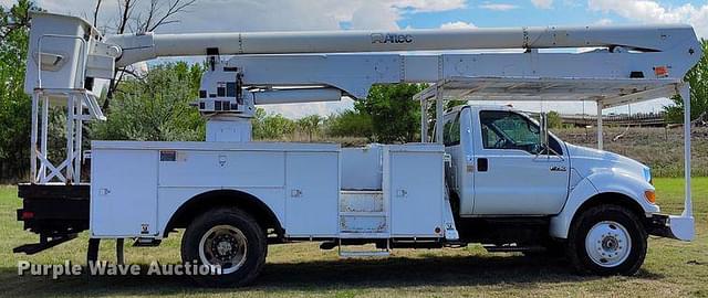 Image of Ford F-750 equipment image 3