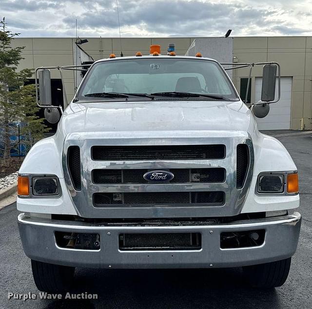 Image of Ford F-750 equipment image 1