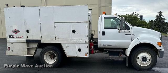 Image of Ford F-750 equipment image 3