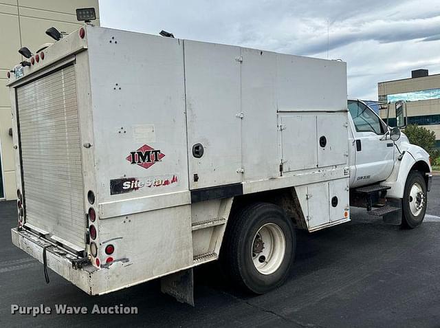 Image of Ford F-750 equipment image 4