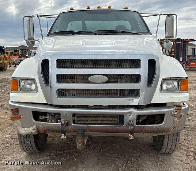 Image of Ford F-750 equipment image 1