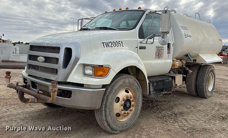 Image of Ford F-750 Primary image