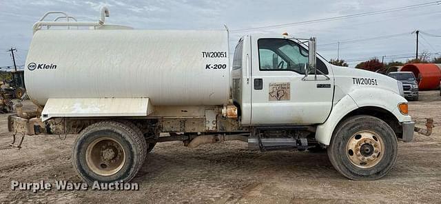 Image of Ford F-750 equipment image 3