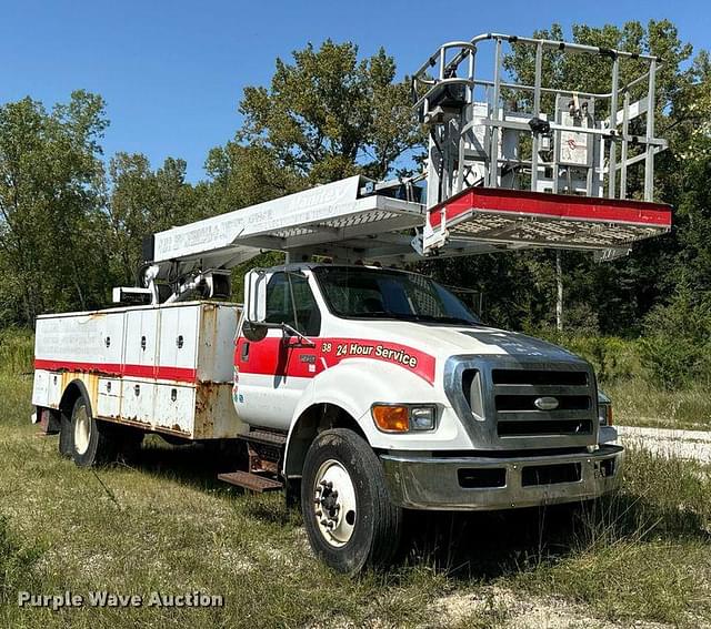 Image of Ford F-750 equipment image 2