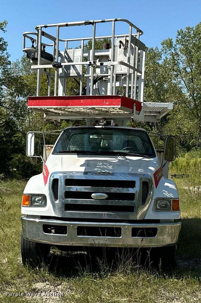 Image of Ford F-750 equipment image 1