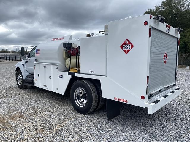 Image of Ford F-750 equipment image 1