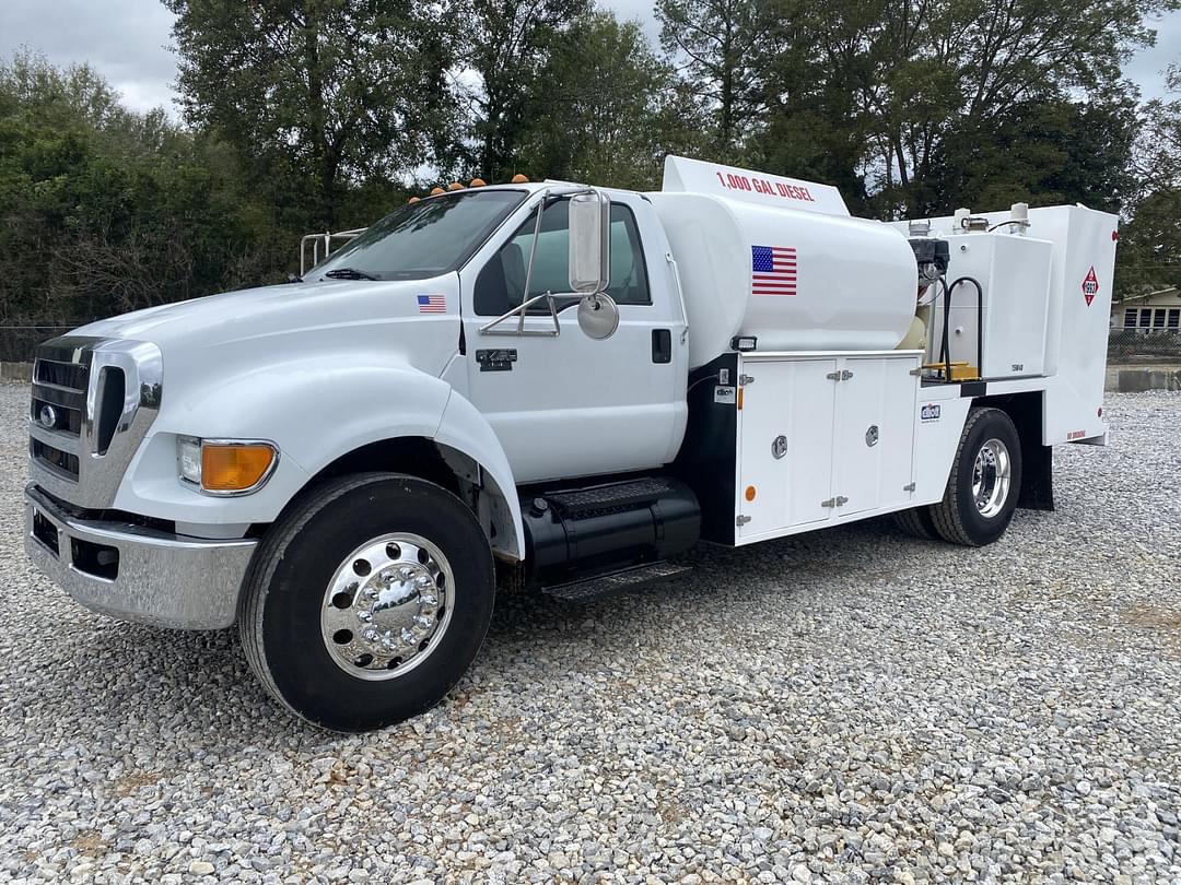 Image of Ford F-750 Primary image