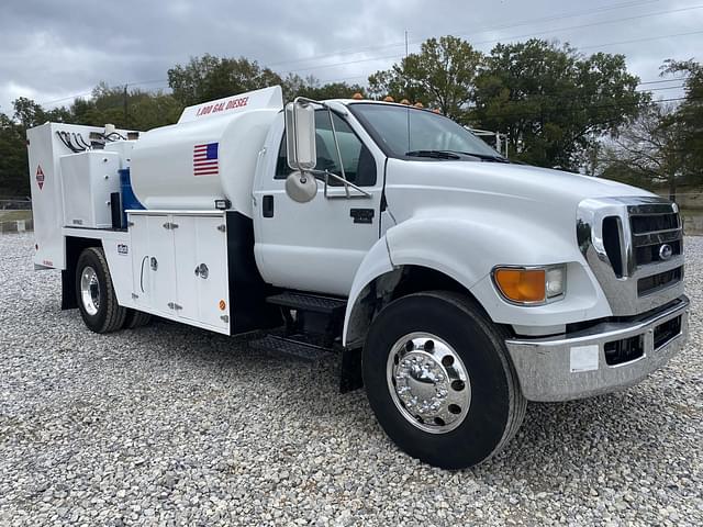 Image of Ford F-750 equipment image 3