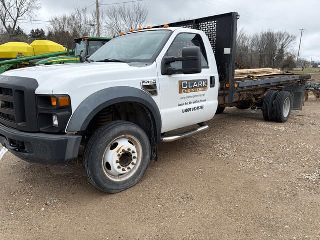 Image of Ford F-450 equipment image 2