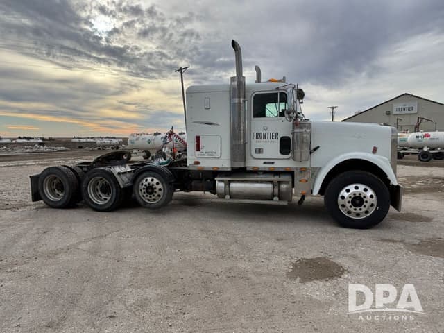 Image of Freightliner 120 equipment image 2