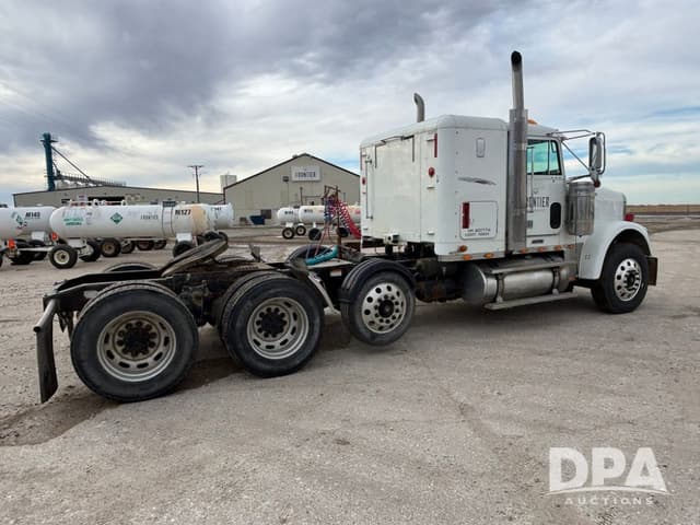 Image of Freightliner 120 equipment image 4