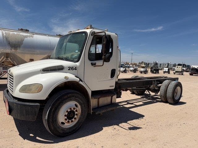 Image of Freightliner Business Class M2 106 Primary image