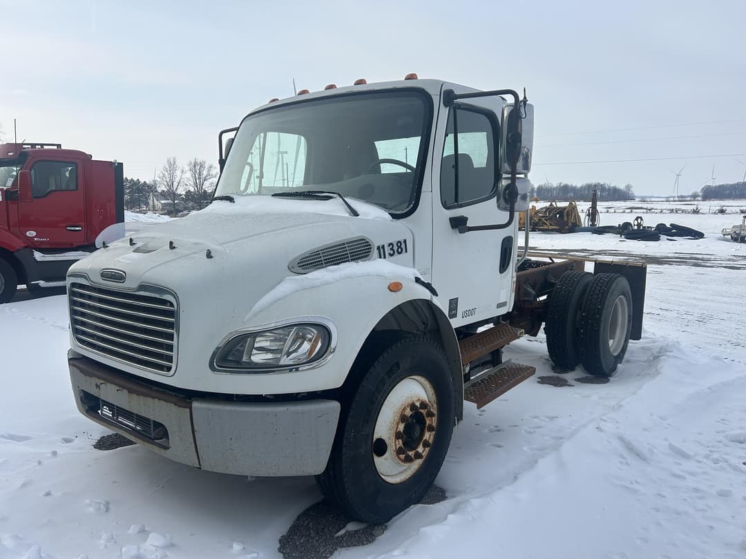 Image of Freightliner Business Class M2 106 Primary image