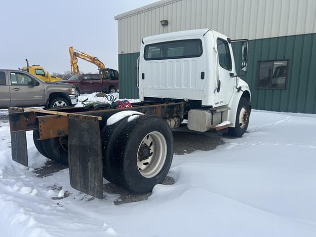 Image of Freightliner Business Class M2 106 equipment image 3
