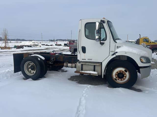Image of Freightliner Business Class M2 106 equipment image 4