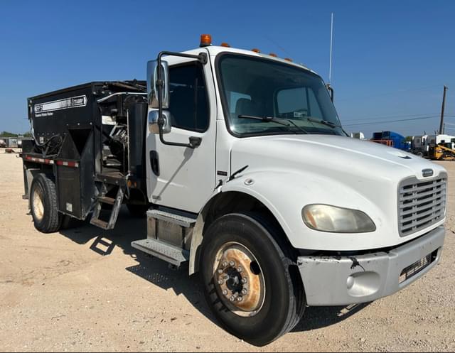 Image of Freightliner Business Class M2 106 equipment image 2