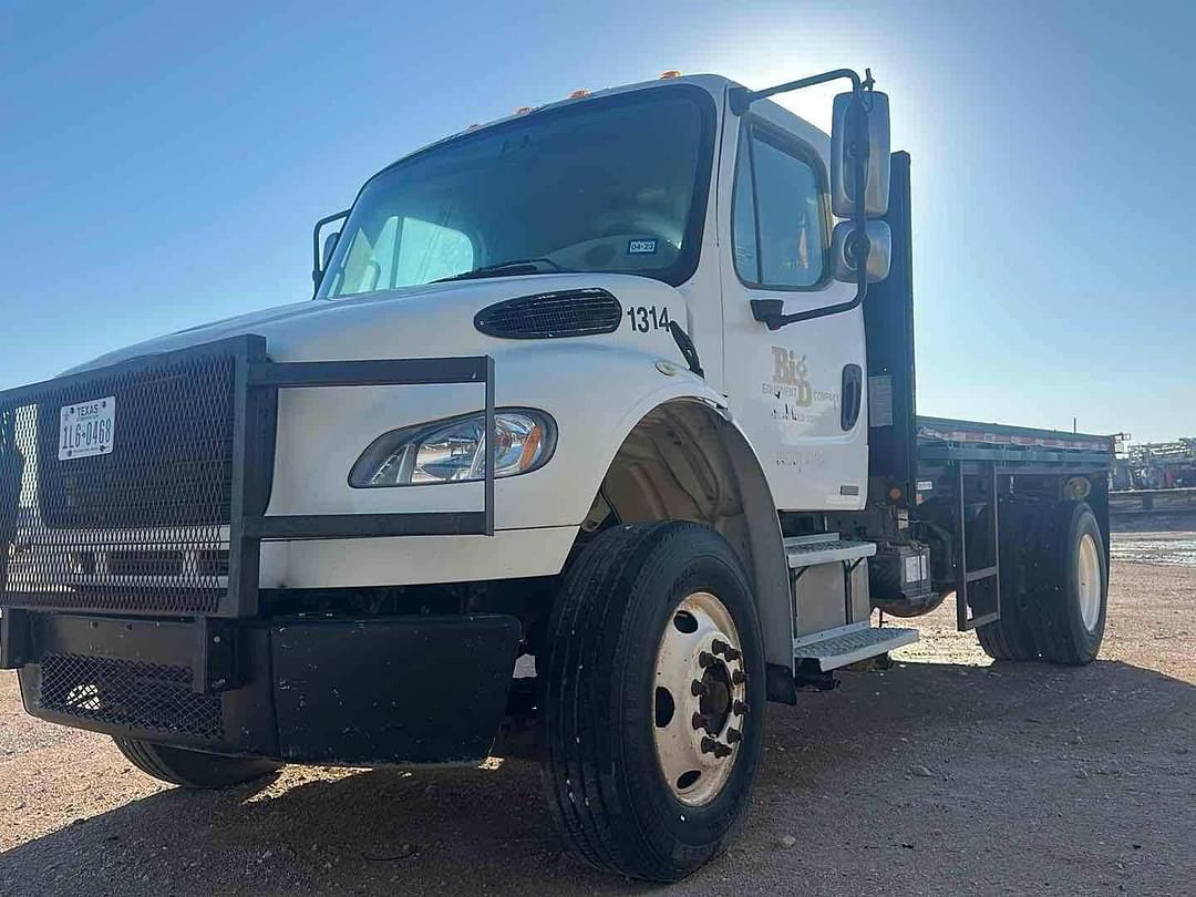 Image of Freightliner Business Class M2 106 Primary image