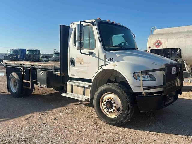 Image of Freightliner Business Class M2 106 equipment image 1