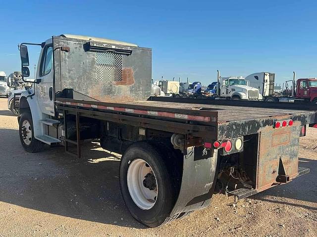 Image of Freightliner Business Class M2 106 equipment image 3