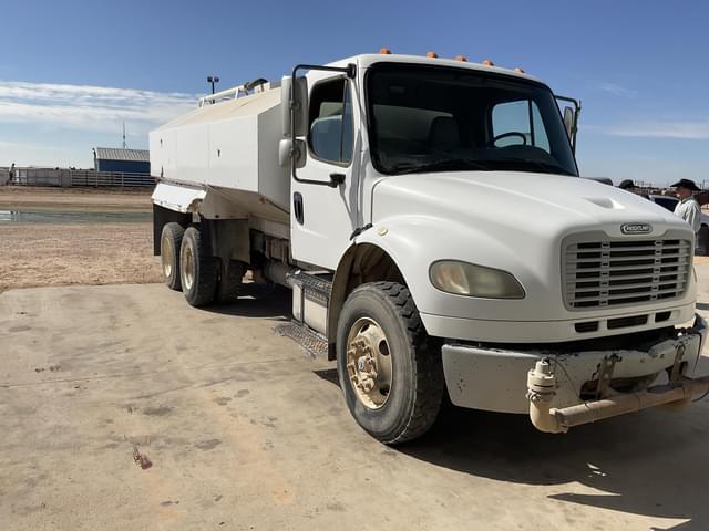 Image of Freightliner Business Class M2 112 equipment image 1