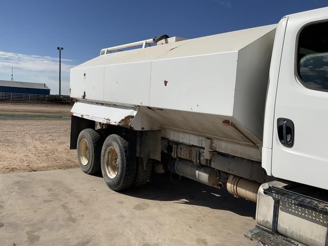 Image of Freightliner Business Class M2 112 equipment image 4