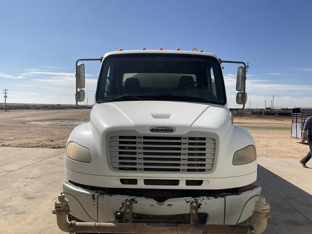 Image of Freightliner Business Class M2 112 equipment image 3