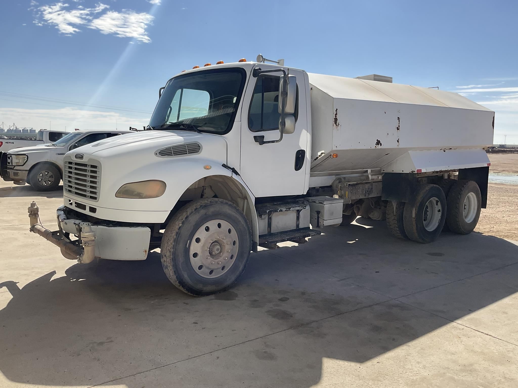 2008 Freightliner Business Class M2 112 Equipment Image0