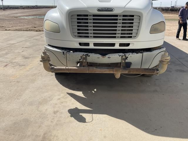 Image of Freightliner Business Class M2 112 equipment image 2