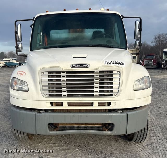 Image of Freightliner Business Class M2 equipment image 1