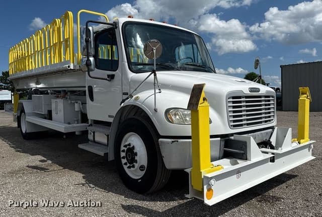 Image of Freightliner Business Class M2 equipment image 2