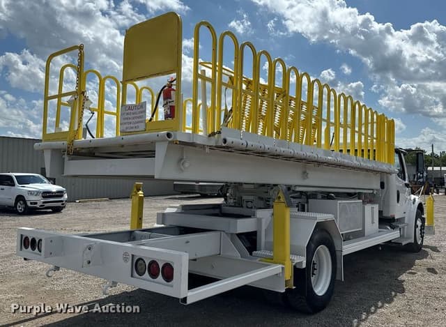 Image of Freightliner Business Class M2 equipment image 4